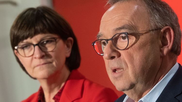 Esken und Walter-Borjans präsentieren sich als neue Stabilitätsanker der GroKo, die sie aber eigentlich nicht mögen.