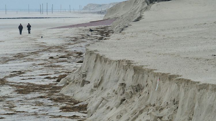 Die Sturmflut der letzten Tage hat ca. 50.000 Kubikmeter Sand abgetragen und in die Nordsee gespült.