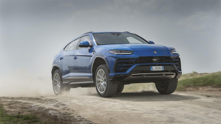 Eines von vier extremen SUV ist der Lamborghini Urus.