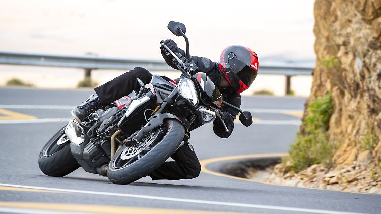 Mit geringeren Betätigungskräften des Kupplungshebels geht es mit der neuen Triumph 765 Street Triple R ums Eck.
