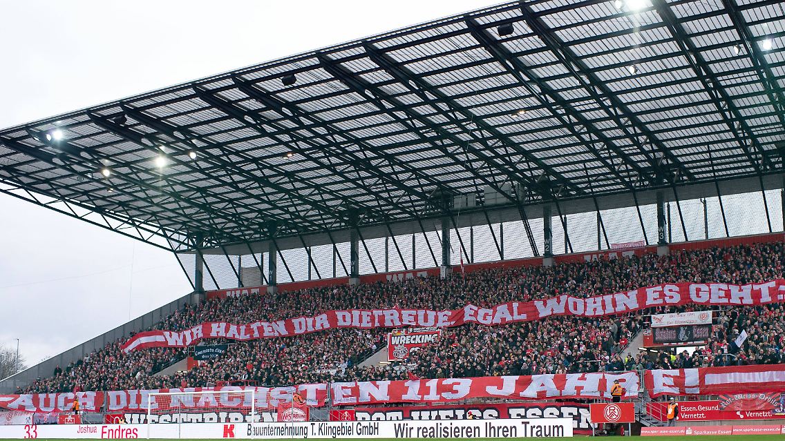 Und wenn's der 113. Geburtstag ist: Die Essener Fans feiern die Feste, wie sie fallen.