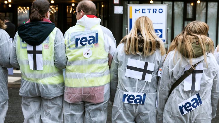Real-Mitarbeiter machen ihrem Unmut und ihren Ängsten Luft.