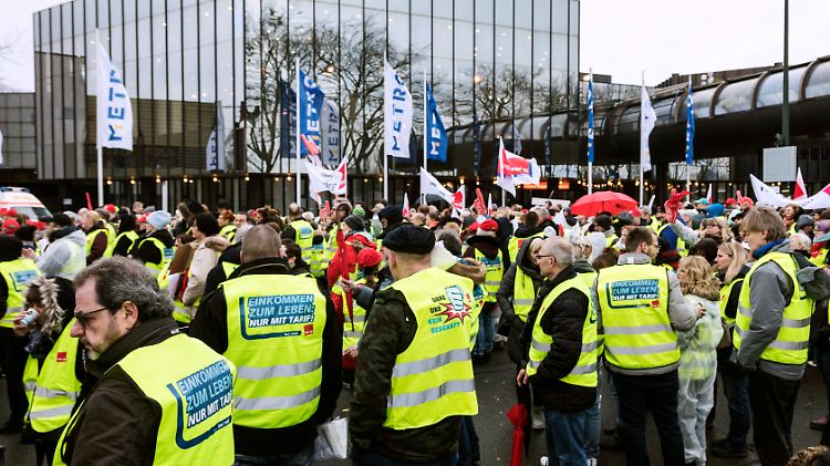 Von den Mitarbeitern weiß niemand, ob er künftig noch für Real arbeitet.