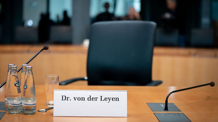 Von der Leyen ist in Brüssel und muss daher keine Missstände mehr beseitigen.