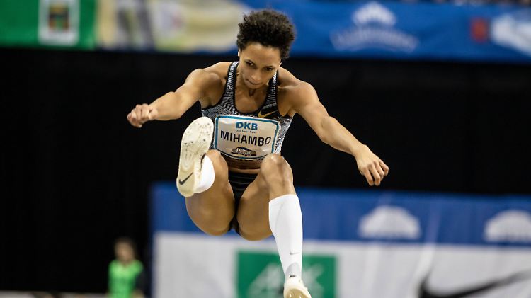 Die beste Weitspringerin der Welt, Malaika Mihambo, trainiert künftig beim berühmtesten Leichtathleten der Welt, Carl Lewis.
