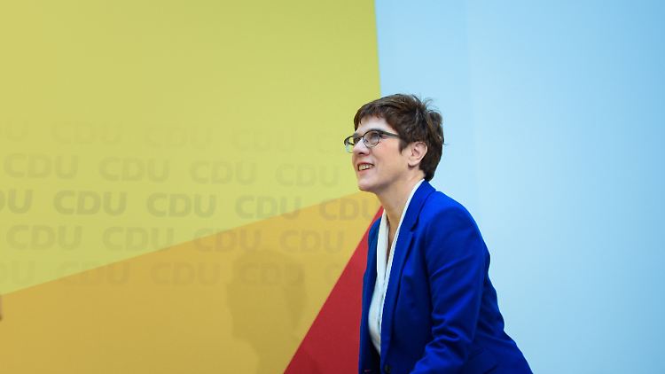 Die CDU-Vorsitzende hatte am Montag ihren Verzicht auf die Kanzlerkandidatur erklärt.