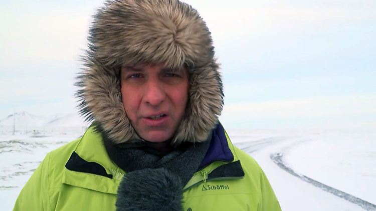 So dick anziehen musste sich ntv-Meteorologe Björn Alexander diesen Winter nur bei seinem Aufenthalt auf Island.