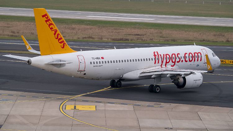 Warum der Reifen am Düsseldorfer Flughafen in Brand geriet, ist noch unklar.