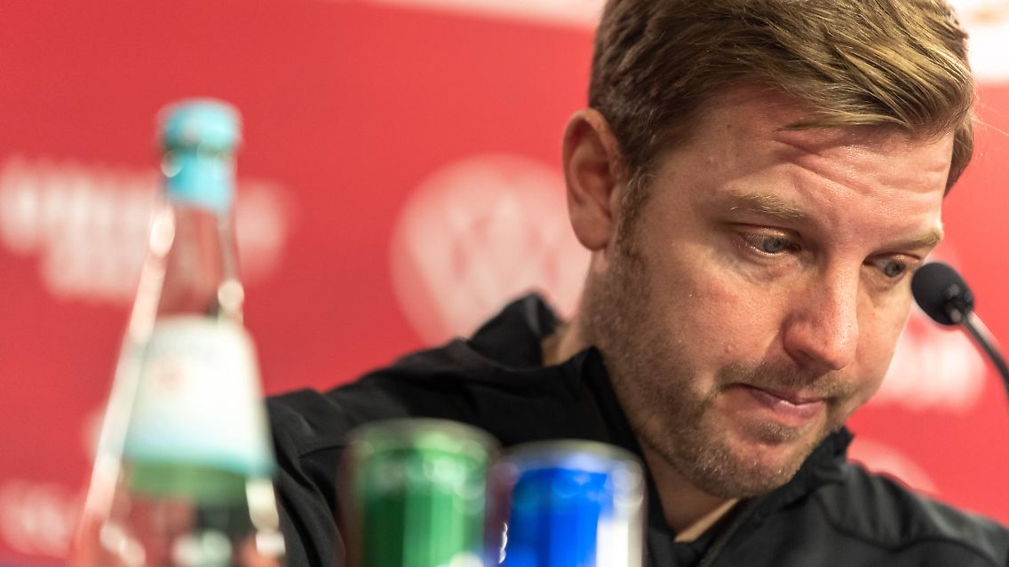 "Natürlich enttäuscht, keine Frage. Aber nicht ratlos. Und schon mal gar nicht aufgebend." So beschrieb Werder-Trainer Florian Kohfeld nach dem nächsten bitteren Rückschlag die Stimmung in der Kabine, und wirkte dabei selbst ziemlich aufgebend.