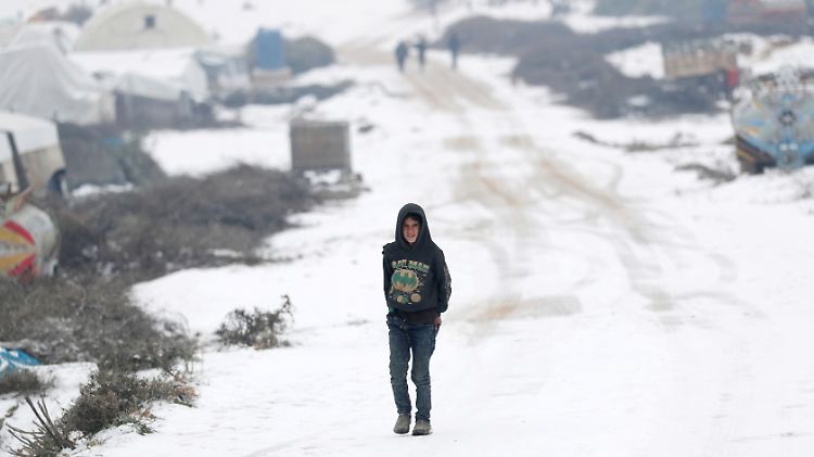 In Zelten oder ganz ohne Schutz versuchen die Vertriebenen, dem syrischen Winter zu trotzen.