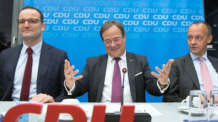 Wer wird CDU-Chef? Laschet (Mitte) tritt mit Gesundheitsminister Jens Spahn (l) an, Merz (r) allein.