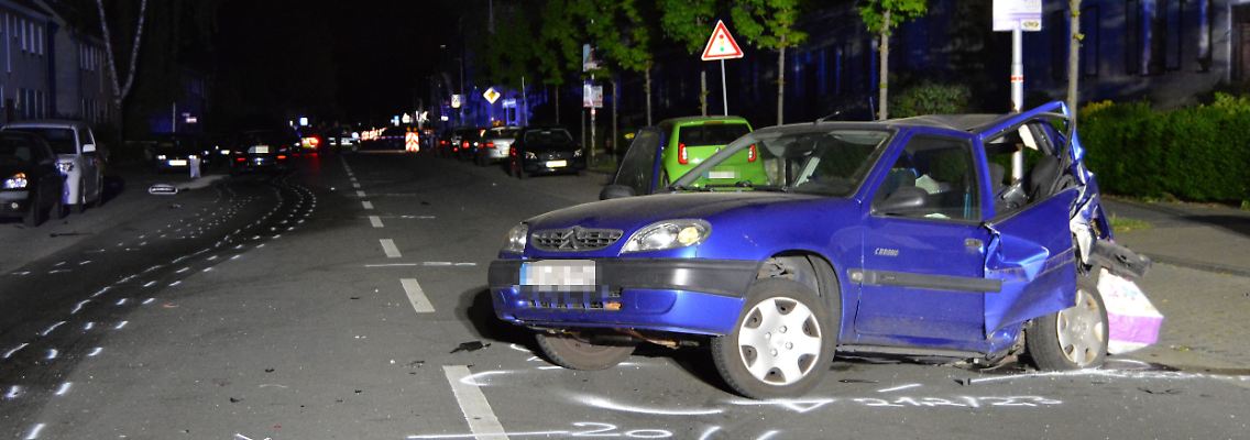 Eine 43 Jahre alte unbeteiligte Autofahrerin hatte im April 2019 tödliche Verletzungen erlitten, als der hochmotorisierte Wagen des Angeklagtengegen ihr Auto prallte