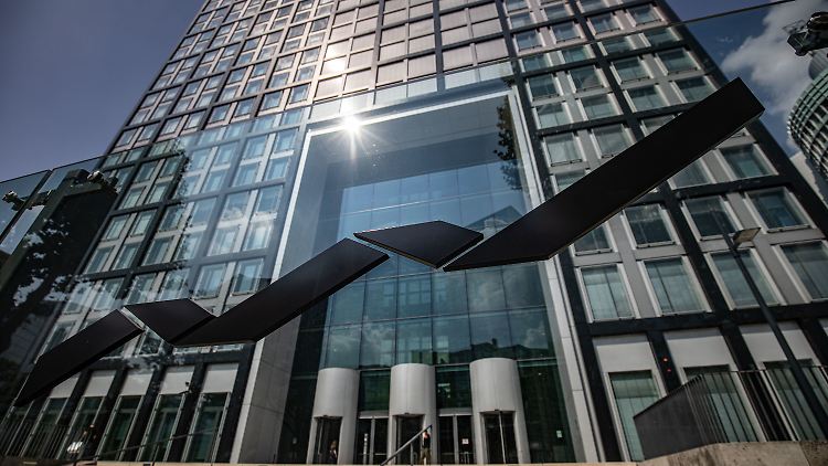Die Deutsche Börse legt zu und erhöht die Dividende.