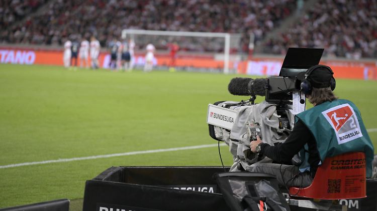 Die Kameras bringen die Spiele ins Wohnzimmer - im Stadion darf schließlich niemand sein.