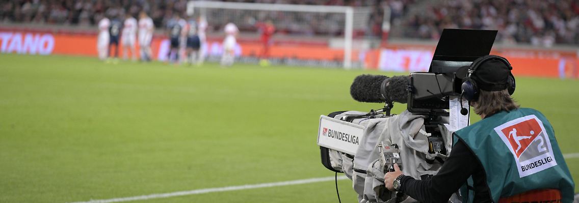 Die Kameras bringen die Spiele ins Wohnzimmer - im Stadion darf schließlich niemand sein.