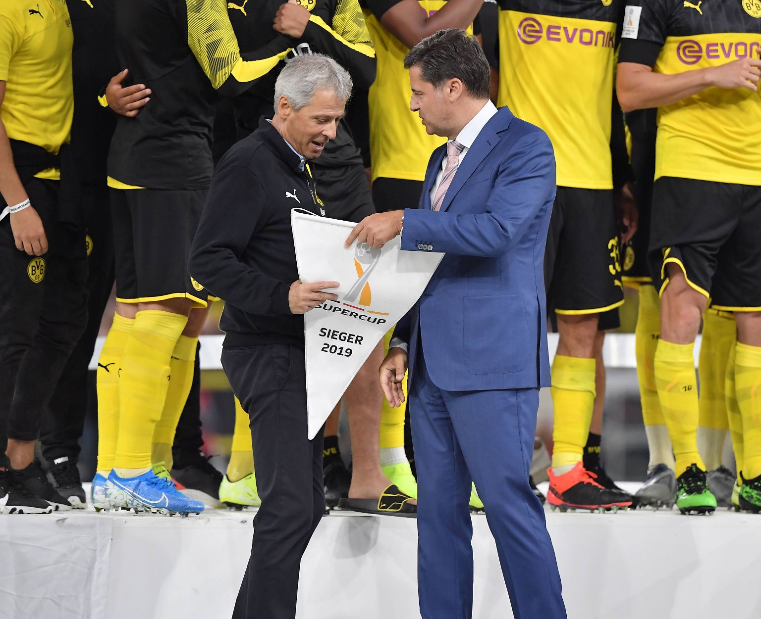 Wer gratuliert hier wem? DFL-Boss Christian Seifert (rechts) darf für die Saison 2018/19 mal wieder wirtschaftliche Großtaten verkünden, die der Profifußball geleistet hat.
