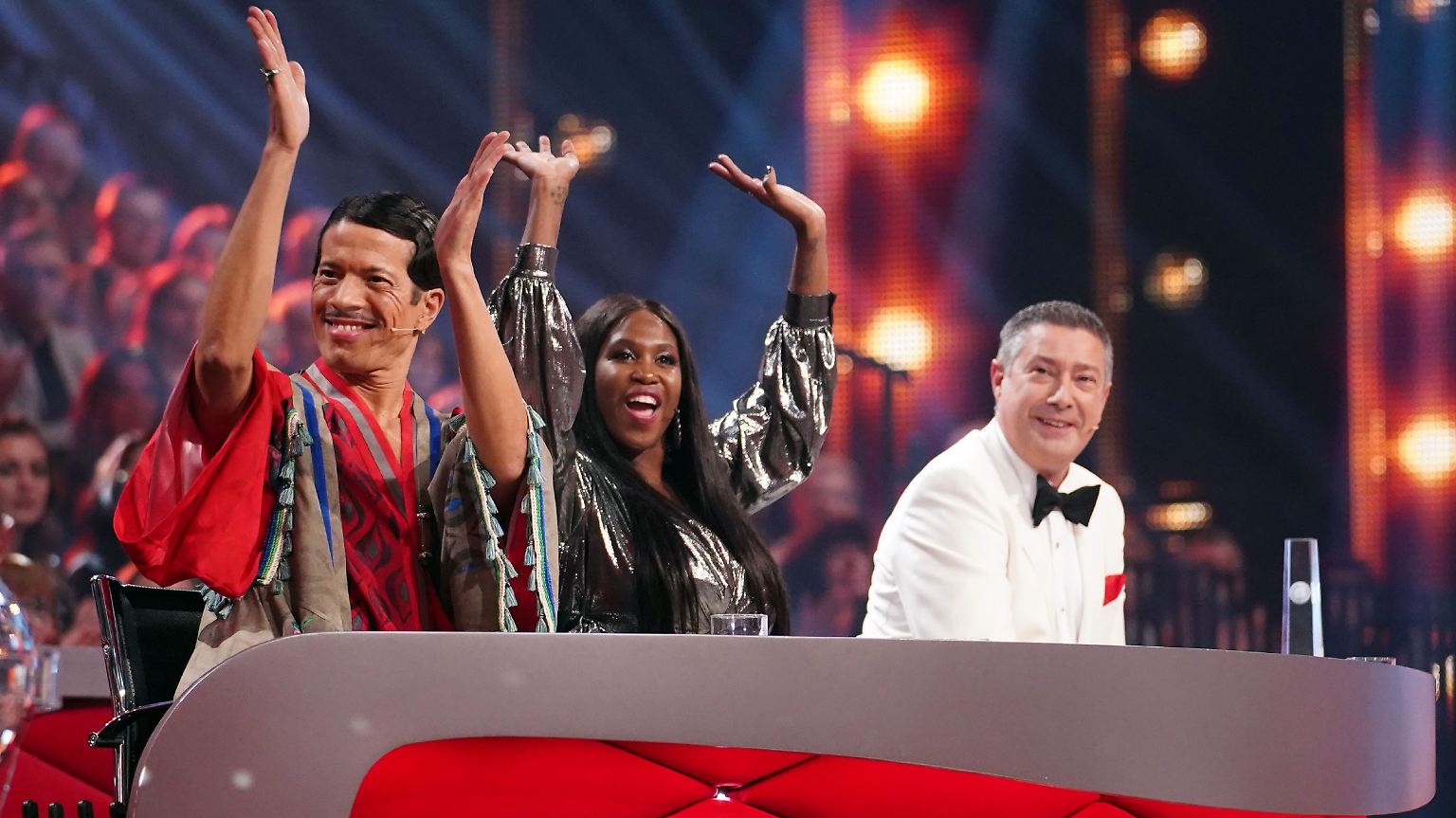 Hallihallo! An der allseits bekannten und beliebten Jury ändert sich auch in der 13. Staffel von "Let's Dance", ...