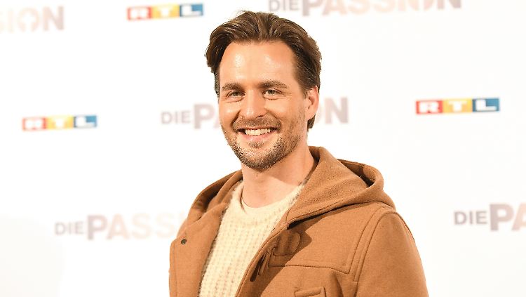 Viele Promis machen mit, wenn RTL die Leidensgeschichte Christi live in die Gegenwart holt: auch Alexander Klaws.