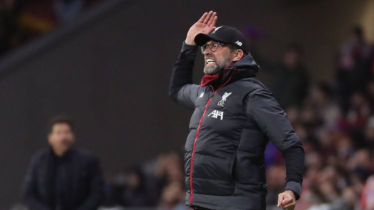 Klopp kritisiert die Schiedsrichterentscheidungen.