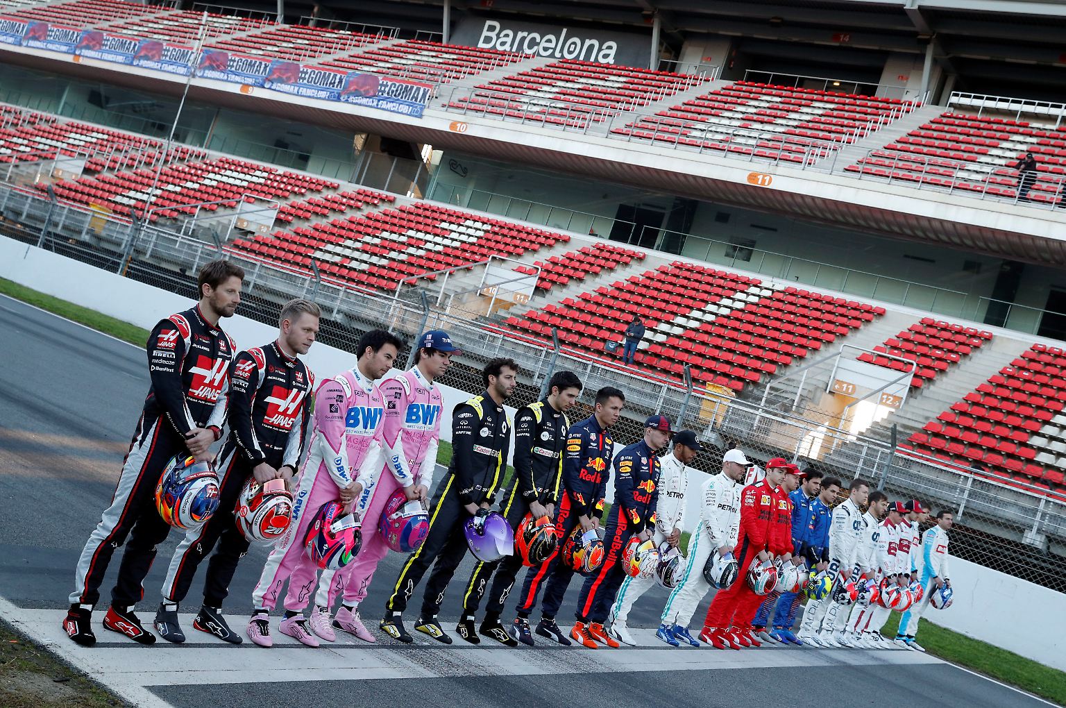 Gestatten: Die Formel-1-Piloten für die Saison 2020. Die 20 Fahrer sind nach Barcelona gekommen, um ihre neuen Autos vorzuführen und zu testen, ...
