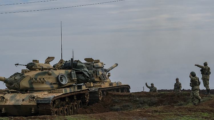 Türkische Soldaten im Osten von Idlib. Präsident Erdogan kündigte eine Offensive in dem Gebiet an.