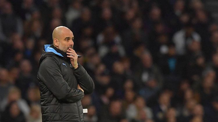 Josep Guardiola bleibt trotz des Uefa-Urteils gegen Manchester City an Bord.