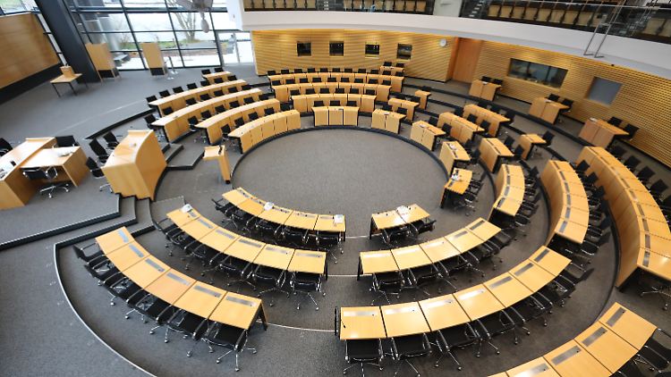 Die Parteien in Thüringen beraten gemeinsam über eine Neuwahl des Landtags.