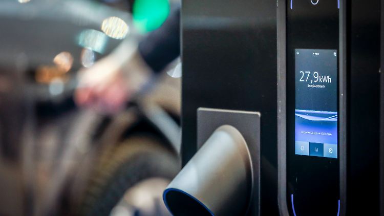 Seit Mittwoch gelten neue Kaufprämien für mehr als 250 Modelle - für rein elektrische Fahrzeuge wie für Plug-in-Hybride. 