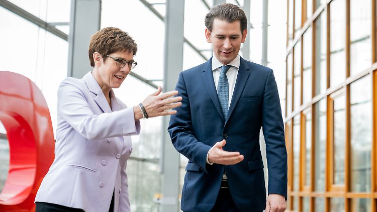 CDU-Chefin Annegret Kramp-Karrenbauer hofiert Sebastian Kurz. Ist sein Weg eine Blaupause für die deutschen Konservativen?
