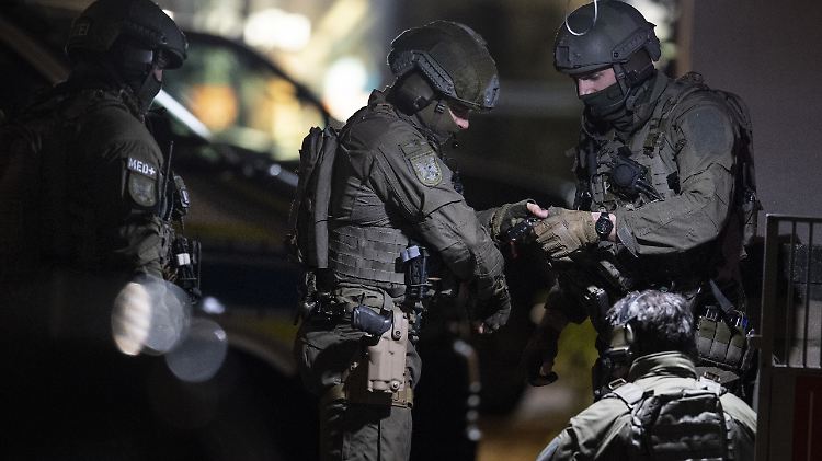 Neun Menschenleben löschte ein Attentäter in zwei Hanauer Shisha-Bars aus. Er hinterließ ein rassistisches Manifest. 