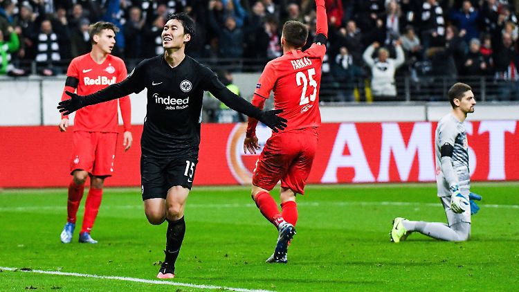 Daichi Kamada schießt die Salzburger fast im Alleingang ab.