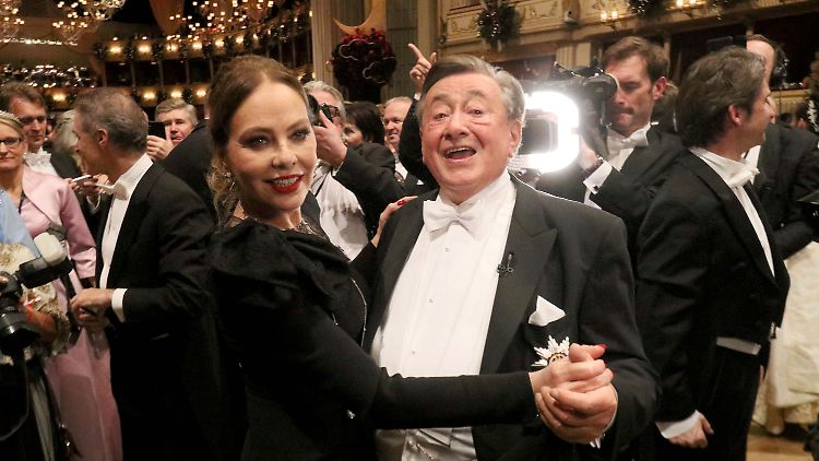 Muti und "Mörtel" im Gleichschritt beim Eröffnungswalzer.