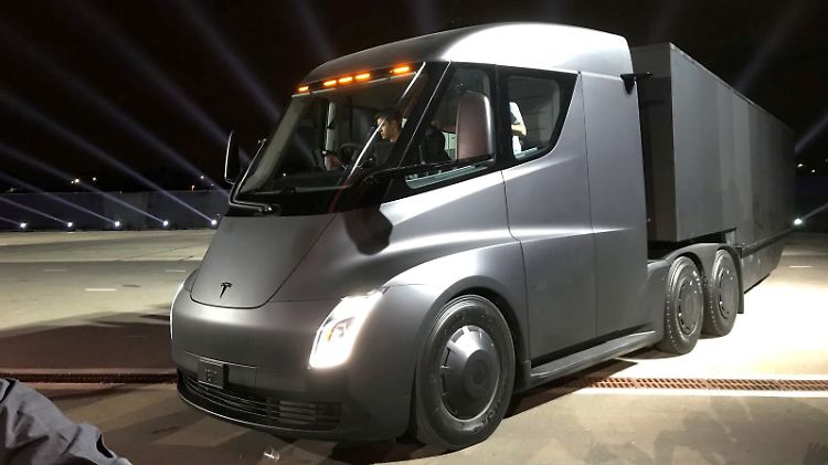 Der "Semi"-Truck ist der erste E-Lkw von Tesla.