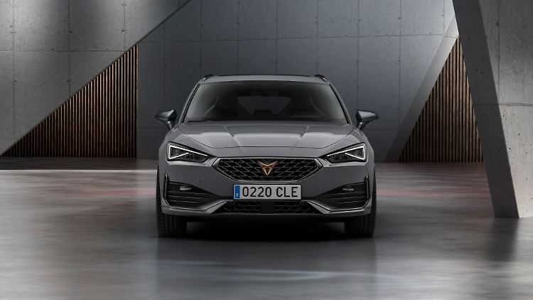 Neben den üblichen Sportinsignien ist es vor allem das Logo, dass aus den Seats Cupras macht.