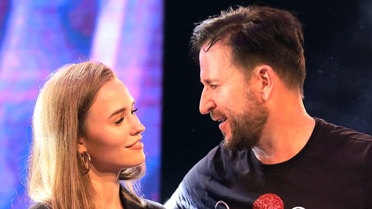Für das neue Album von Michael Wendler wird auch Laura Müller vor das Mikrofon des Tonstudios treten.