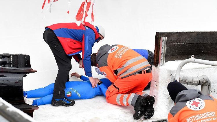 Die Italienerin Tania Vicenzino wurde lange behandelt und dann im Rettungswagen in ein Krankenhaus gebracht.