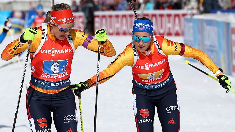 Franziska Preuß und Denise Herrmann führten die deutsche Mannschaft von weit hinten noch zur Medaille.
