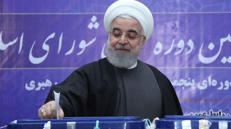 Über die Atomfrage schlittert der Iran in eine Regierungskrise - Präsident Ruhani will die Verschärfung, die das Parlament beschloss, verhindern.