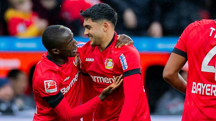 Verliebte Jungs: Leverkusens Nadiem Amiri, rechts, freut sich mit Moussa Diaby über dessen Tor.