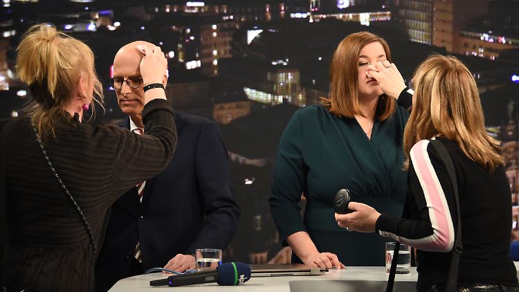 Rot-grüne Mehrheit in Hamburg: Die Spitzenkandidaten von SPD und Grünen, Peter Tschentscher und Katharina Fegebank, bereiten sich am Wahlabend auf einen TV-Auftritt vor.