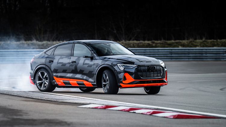 Der hochbeinige Prototyp des E-tron S ist klar als  Elektro-SUV zu erkennen.