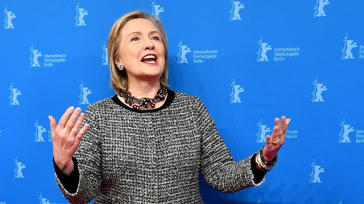 Nein, Hillary Clinton singt nicht, sondern stellt auf der Belinale einen Film über sie vor.