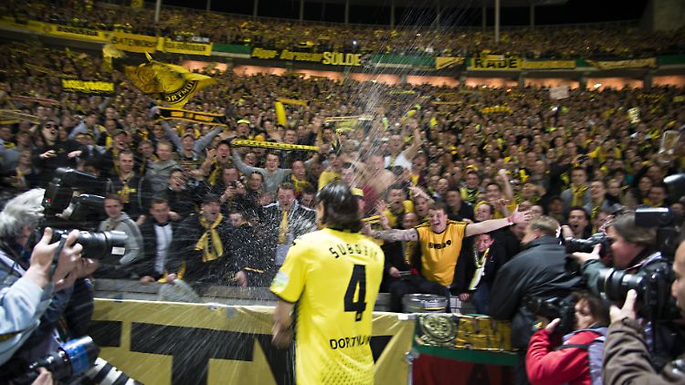 "Es fühlt sich nicht so an, als hättest du ein Tor geschossen, sondern auch noch für Weltfrieden gesorgt." Neven Subotic ordnet die Bedeutung der Fans für den Fußball ein.