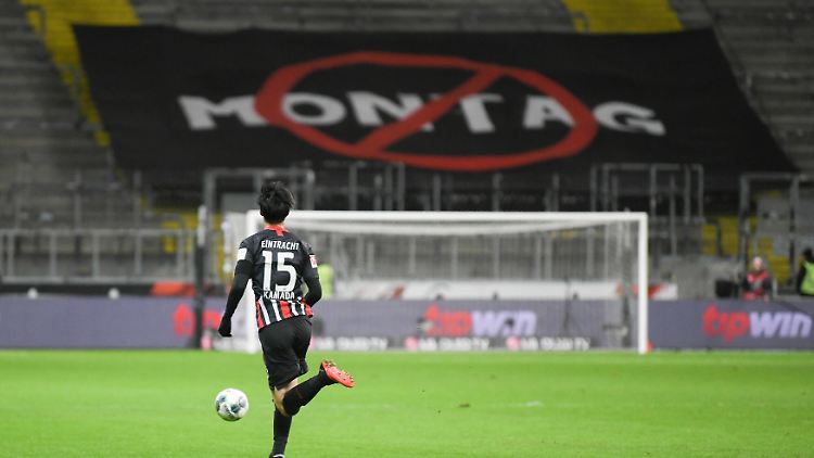 Eintracht Frankfurt mühte sich vor einem leeren Fanblock vergebens.