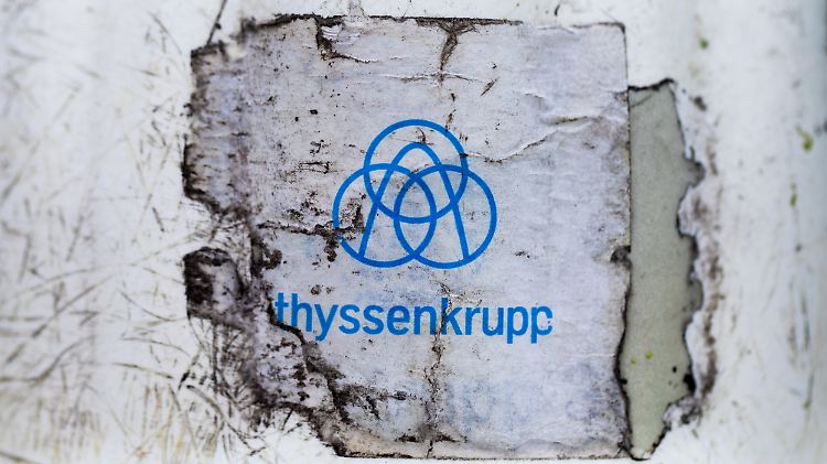 Das Stahlgeschäft des hoch verschuldeten Thyssenkrupp-Konzerns fährt im Gegensatz zur Aufzugssparte große Verluste ein.