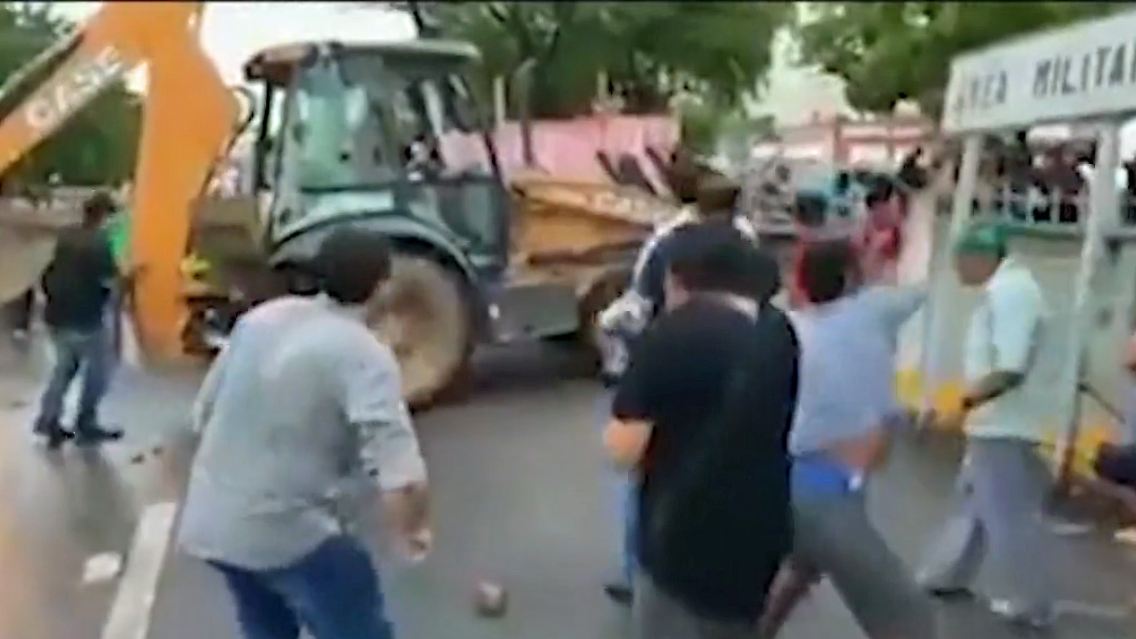 brasilien, bagger-polizei.jpg