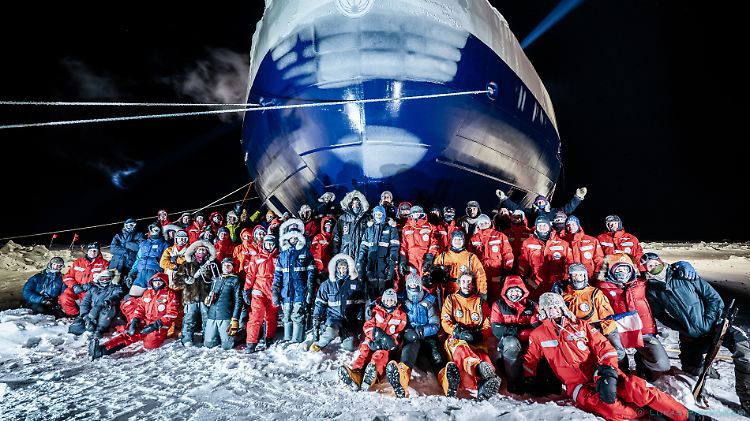 Die Crew der eingefrorenen "Polarstern" wartet auf ihre Ablösung.