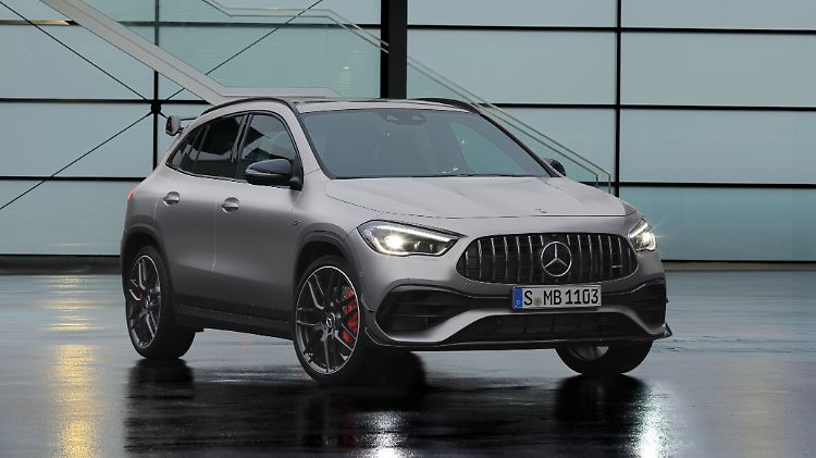 Schneller, breiter und mit einem Maul, das die Straße zu fressen scheint, präsentiert sich der neue Mercedes-AMG GLA 45 S.