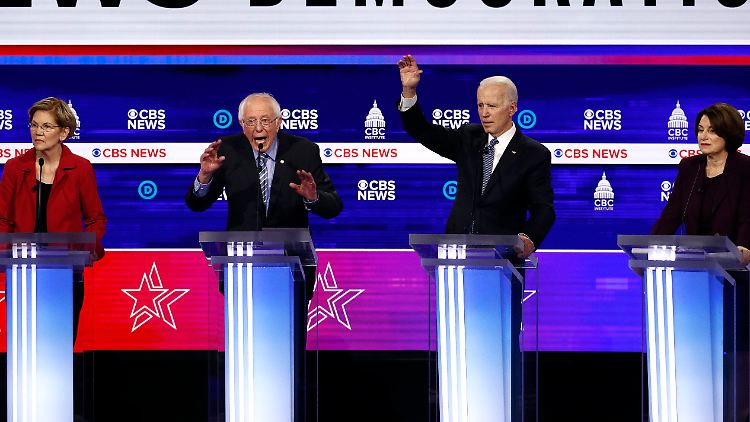 Die Konkurrenten stürzten sich vor allem auf Sanders' Vorschläge für eine gesetzliche Krankenversicherung. 