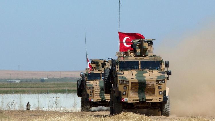 Türkische Truppen gehen in die Offensive.